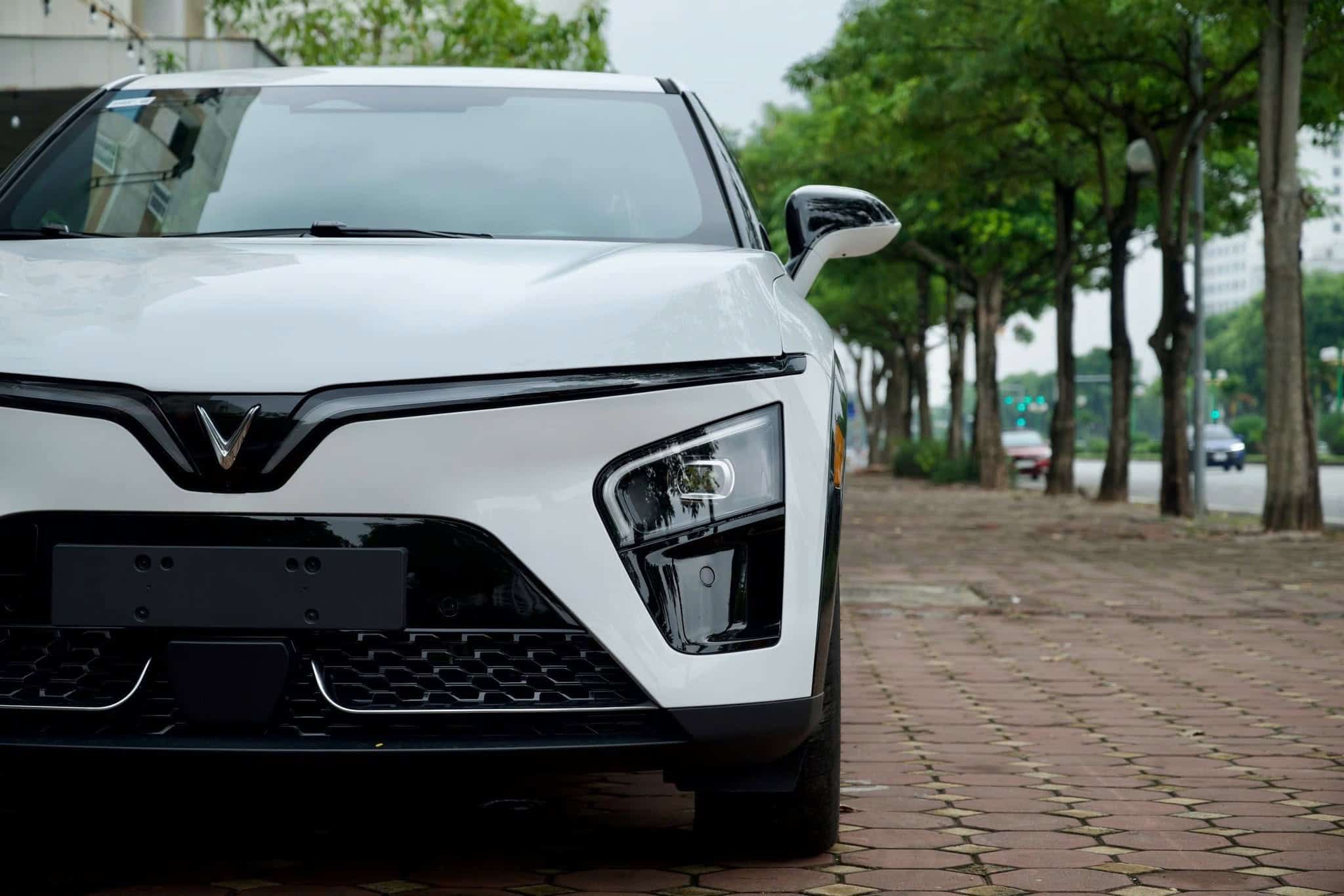 VinFast VF7 màu trắng