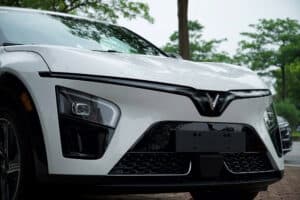 VinFast VF7 màu trắng