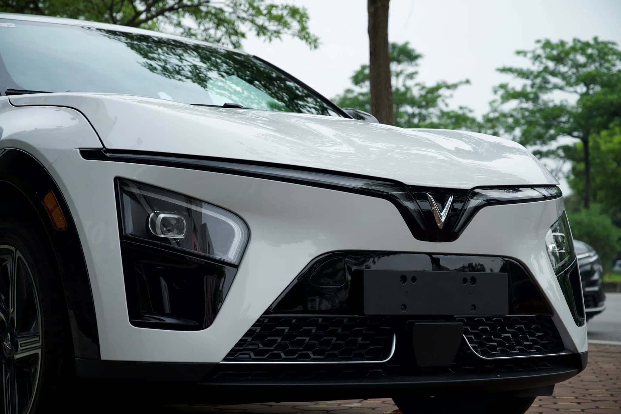 VinFast VF7 màu trắng