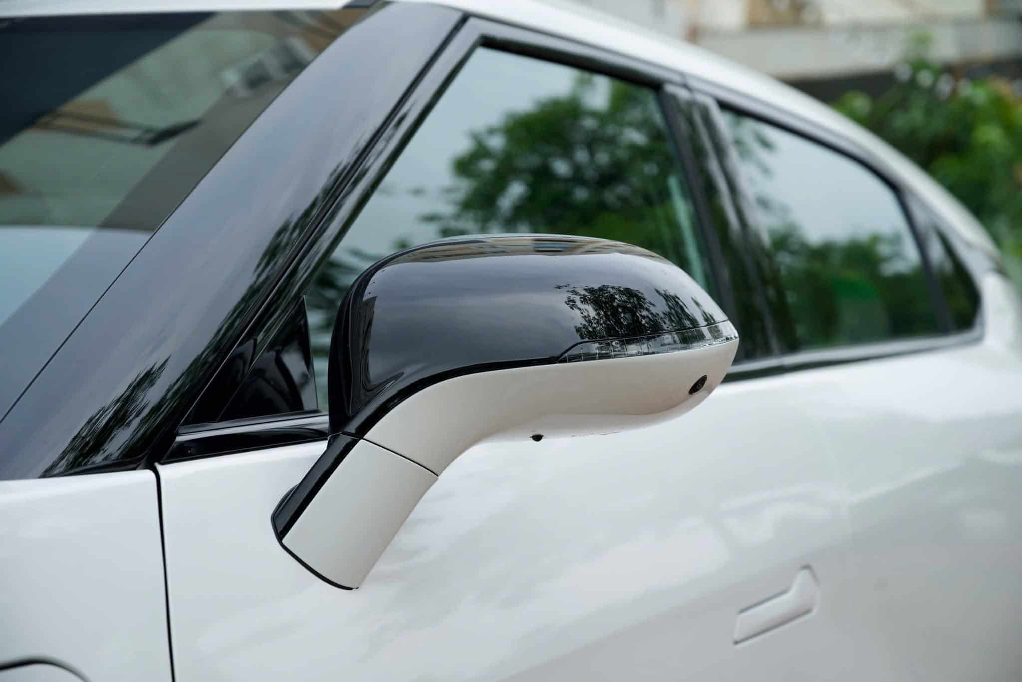 VinFast VF7 màu trắng