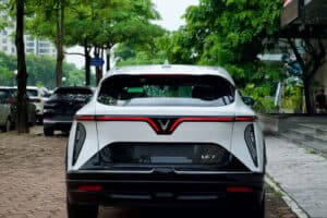 VinFast VF7 màu trắng