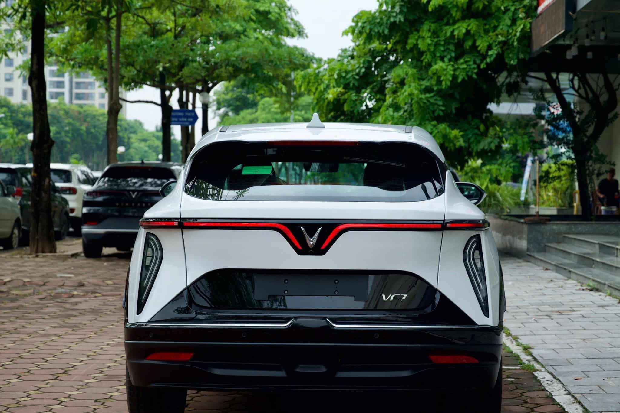 VinFast VF7 màu trắng