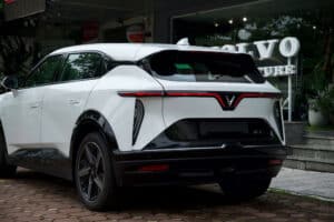 VinFast VF7 màu trắng