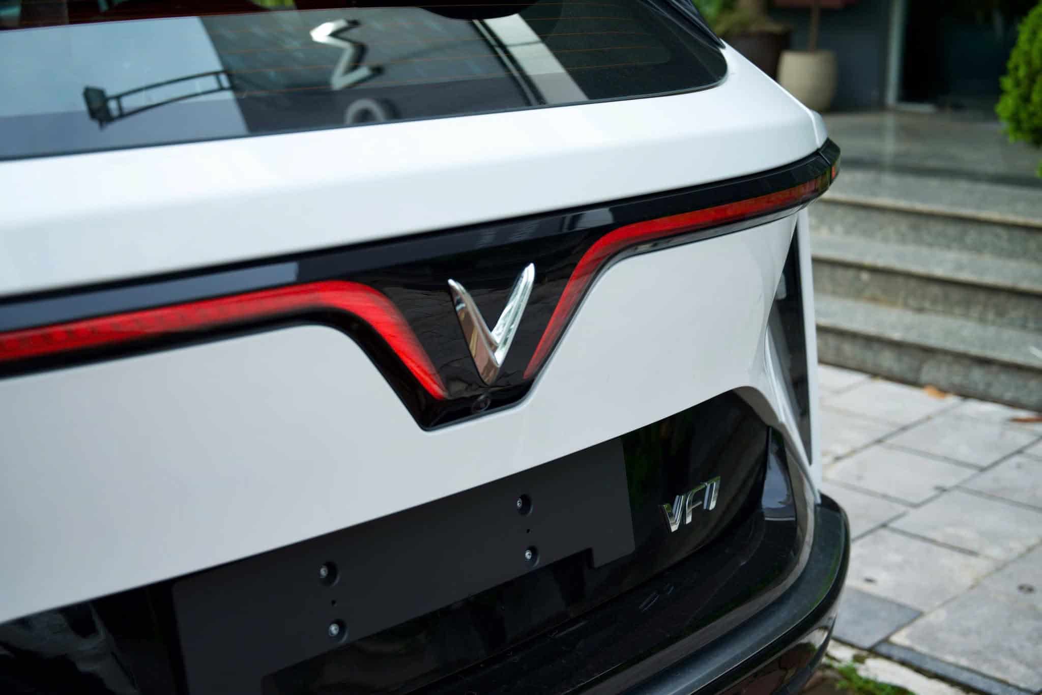 VinFast VF7 màu trắng