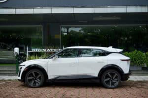 VinFast VF7 màu trắng