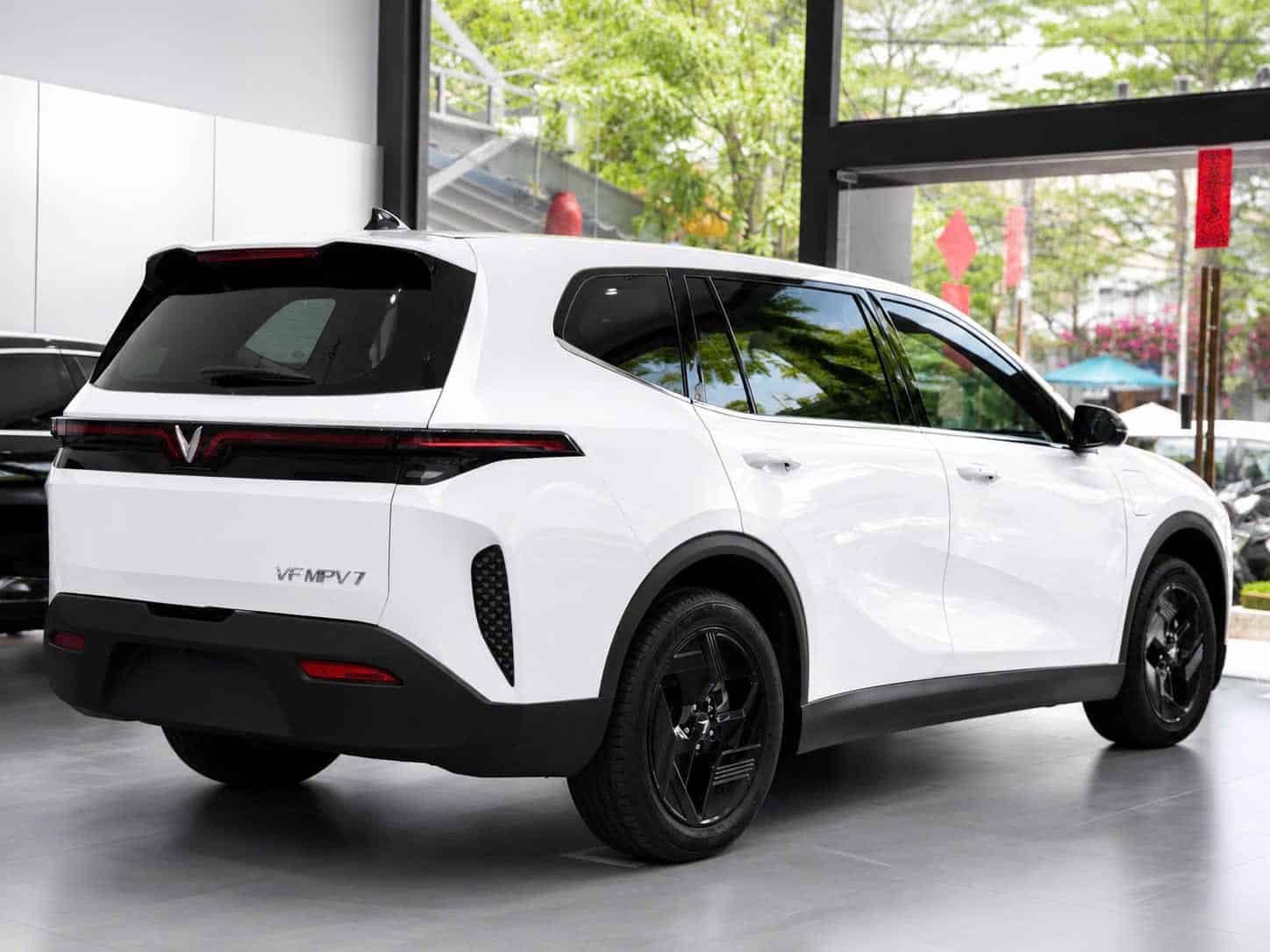 VinFast Limo Green Màu Trắng