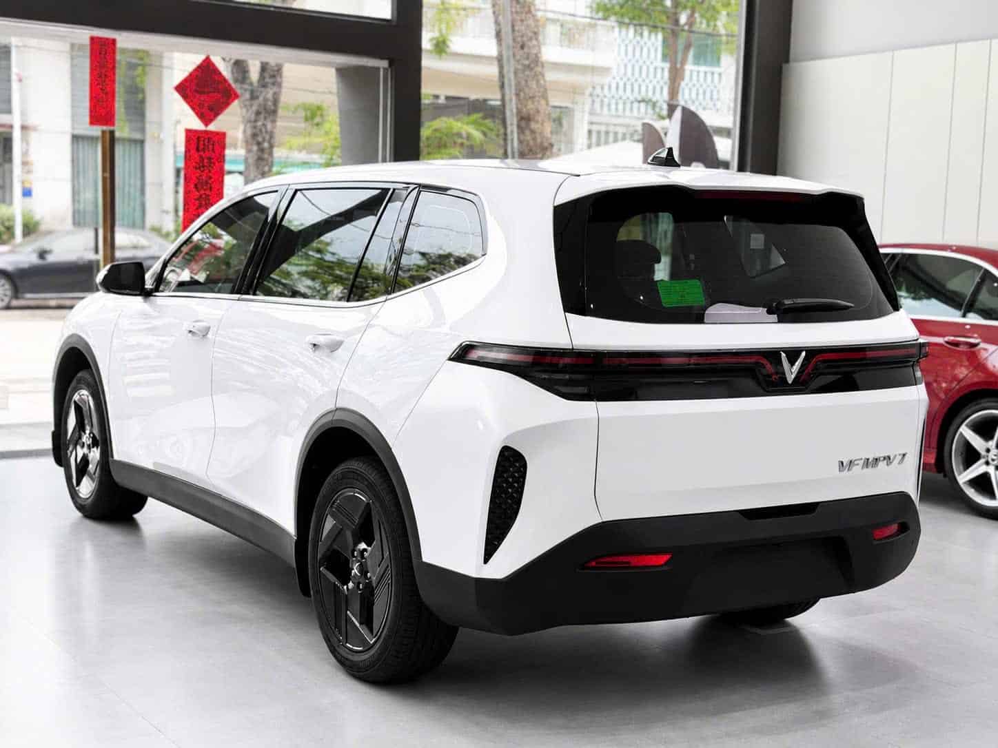 VinFast Limo Green Màu Trắng