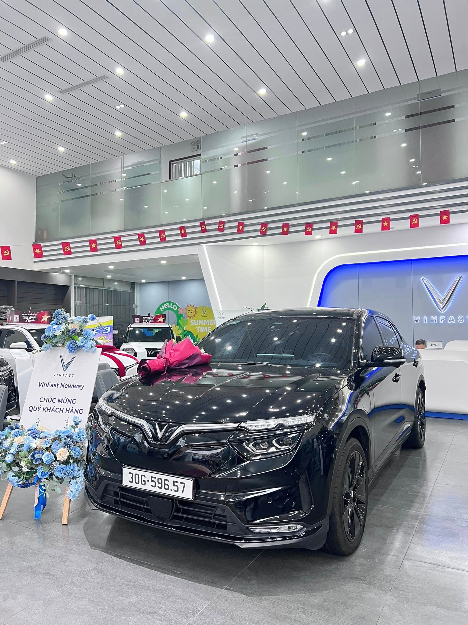 Bàn Giao Xe VinFast VF8