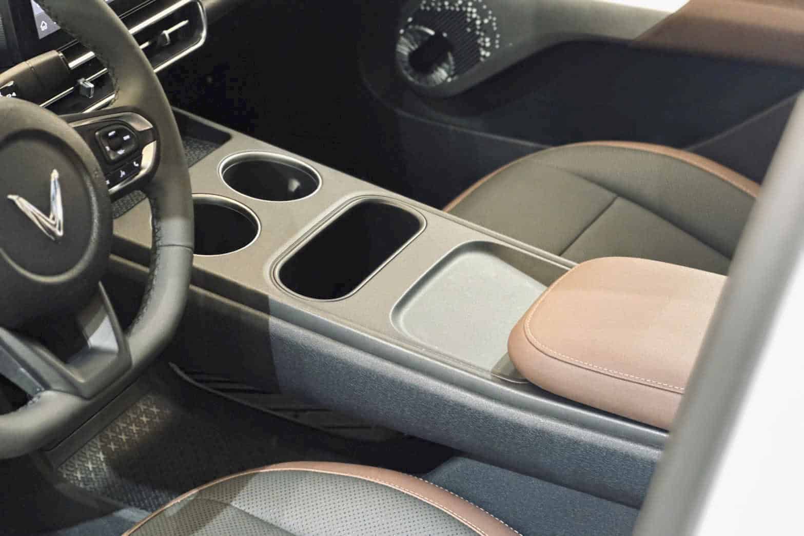 VF MPV 7 nội thất nâu