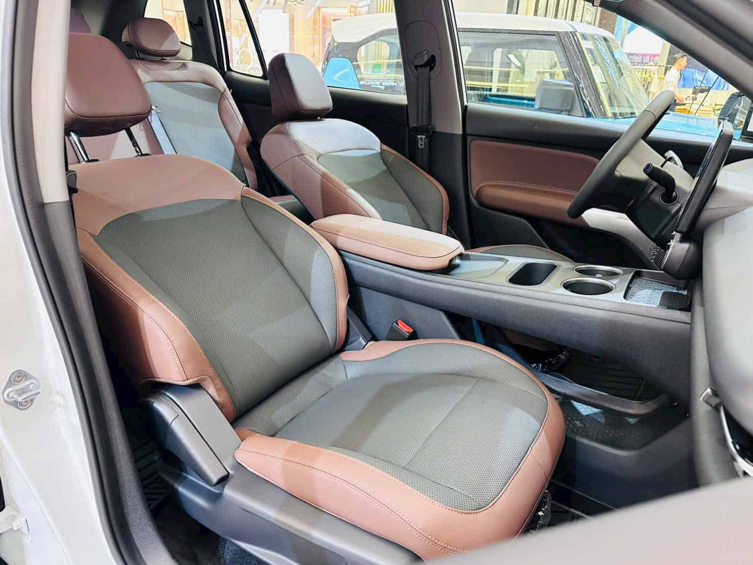 VF MPV 7 nội thất nâu