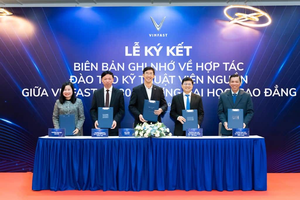 vinfast đào tạo kỹ thuật viên ô tô và xe máy điện miễn phí