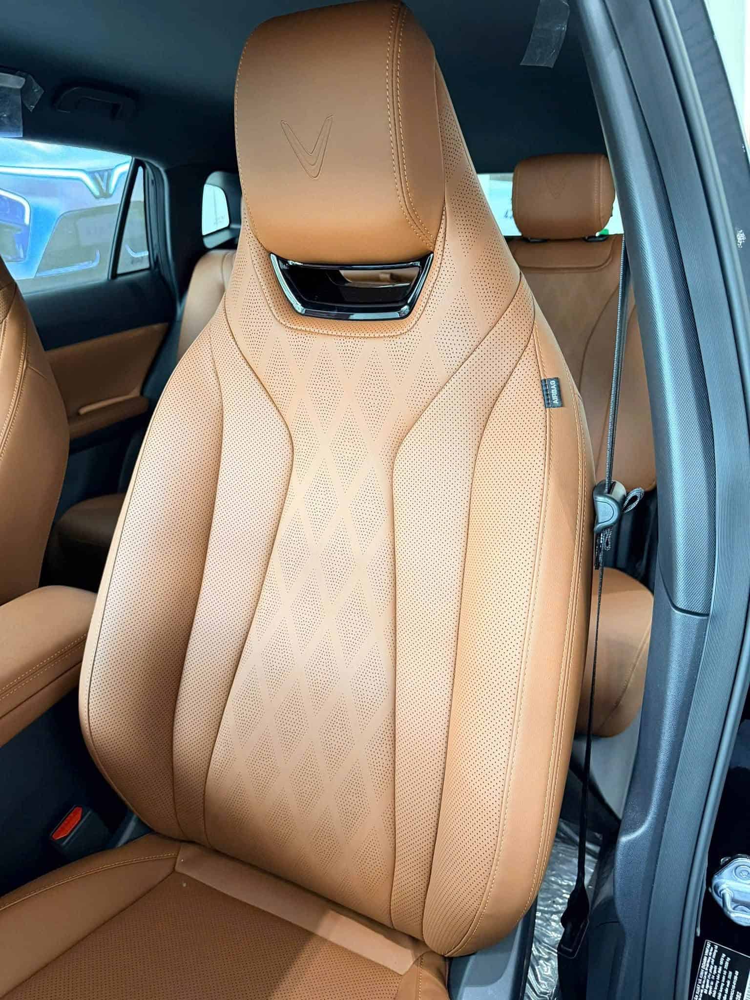 VF8 All New nội thất màu nâu