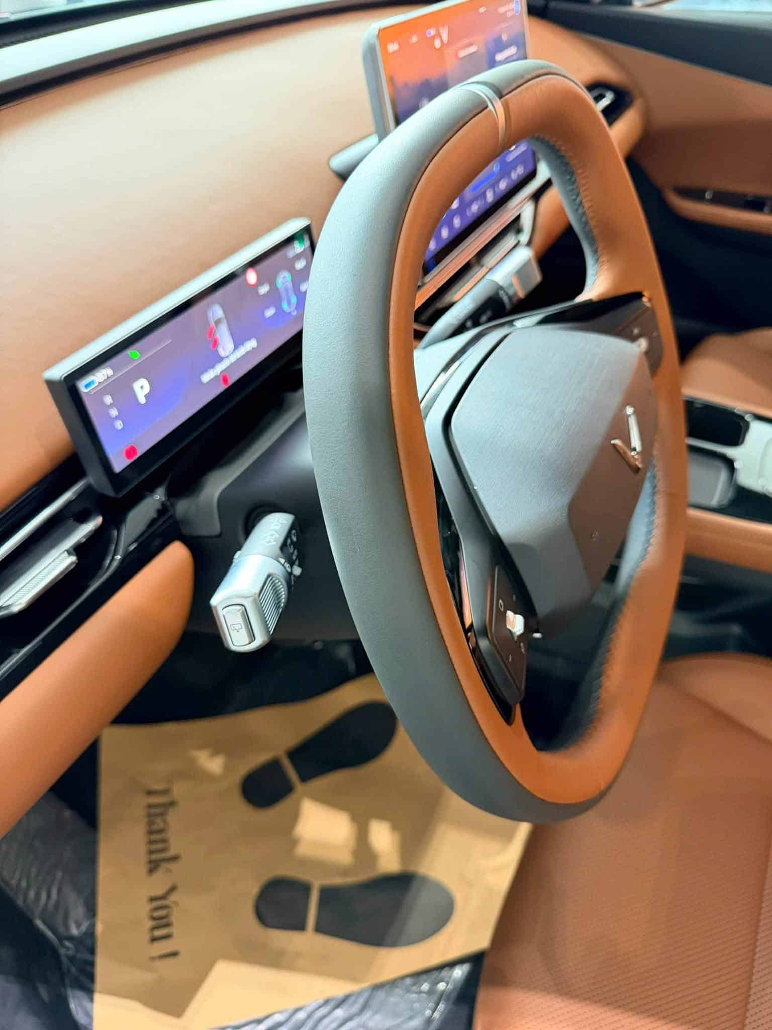 VF8 All New nội thất màu nâu